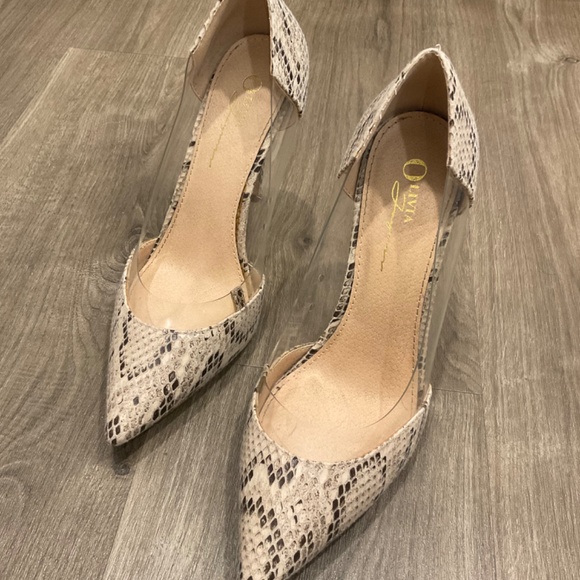 Snakeskin and clear pointy heel - Picture 2 of 2